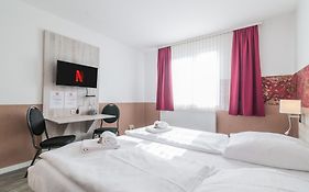 Hotel Cafe Galerie I Hannover-Garbsen I Free Parking